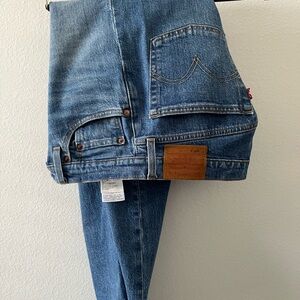 Levi's Women's Straight-Leg Medium Blue Denim Jeans